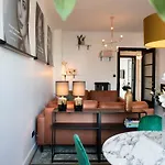 Chic City Retreat, Steps To Beach * Oostende