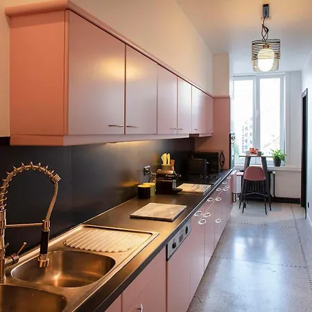 Apartamento Chic Retreat, Steps To *