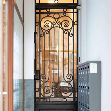 Apartamento Chic Retreat, Steps To