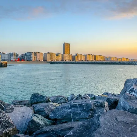 Chic City Retreat, Steps To Beach Lejlighed