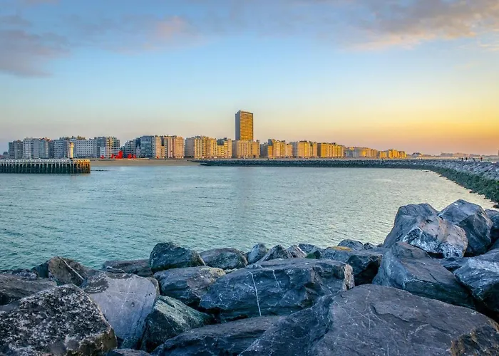 Chic City Retreat, Steps To Beach 公寓