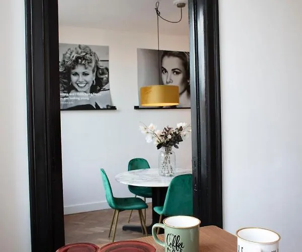 公寓 Chic City Retreat, Steps To Beach *