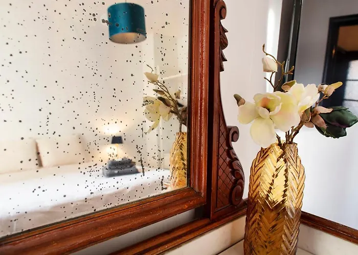 Chic City Retreat, Steps To Beach 公寓